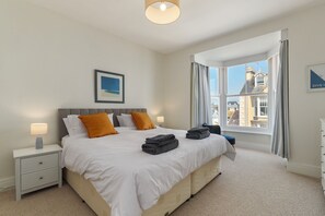 2 habitaciones, cuna de viaje, wifi gratis y ropa de cama