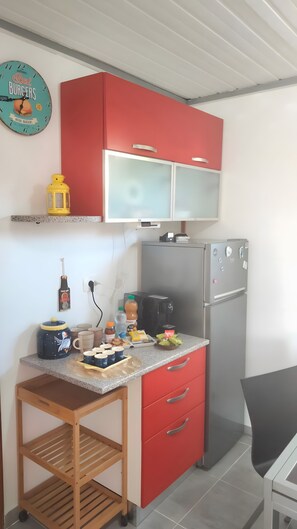 Interior - Holiday Home 'Terdom' with Private Terrace, Garden, and Air Conditioning (Terracina)