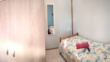 2 chambres, fer et planche à repasser, draps fournis