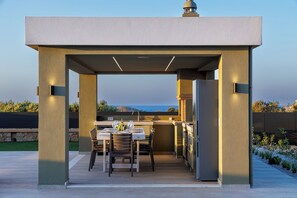 Outdoor dining - Divel Luxury Villas - Villa Inder, by Estia (Agkisaras)