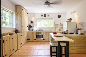 Fridge, oven, coffee/tea maker, toaster