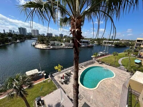 Golden Isles Hallandale Water view