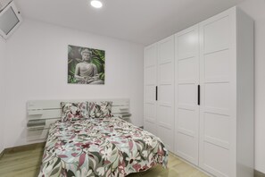 2 bedrooms, iron/ironing board, WiFi, bed sheets