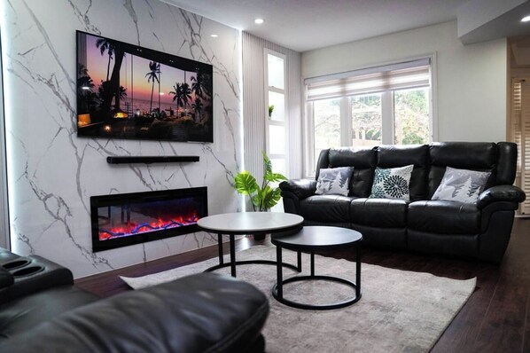 Televisión y chimenea