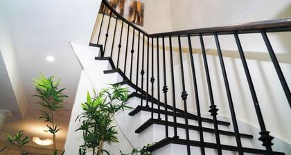 A luxury 4 bedroom and three bathrooms home with two sitting rooms and backyard