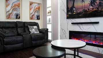 Televisión y chimenea