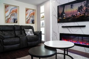 TV, fireplace