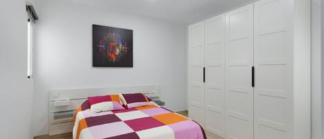 2 chambres, fer et planche à repasser, Wi-Fi, draps fournis
