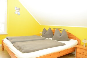 3 bedrooms, iron/ironing board, internet