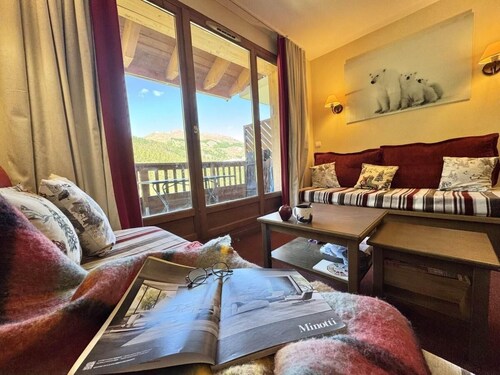 300m from resort center, 3rd floor, swimming pool, terrace, parking, tv, ski locker, 58m², Vars
