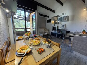 Dining - 300m from resort center, terrace, tv, ski locker, 40m², Vars (Vars)