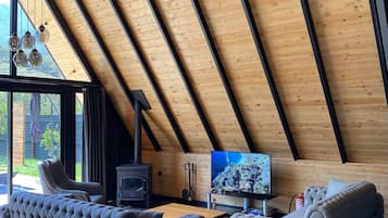 Bungalow, Mountain View | Living area | Toys