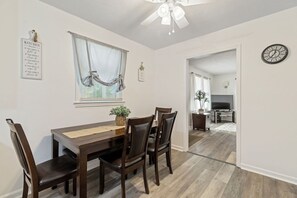 Dining - Dragan Lagoon - Midtown, bike trails (Wilmington)