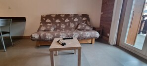 Living area - 150m from ski slopes, 1st floor, terrace, tv, ski locker, 42m², Les Gets (Les Gets)