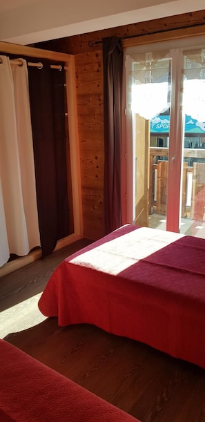 1 bedroom, Internet - Wifi, 150m from ski slopes, 1st floor, terrace, parking, tv, ski locker, 42m², Les Gets (Les Gets)