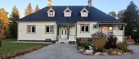 Façana frontal de l'allotjament