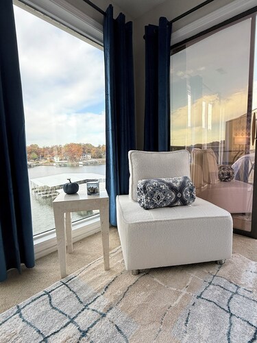 Fall time Colors Haven Lakefront Main Channel. Condo.Romantic getaway.Sleeps 6.