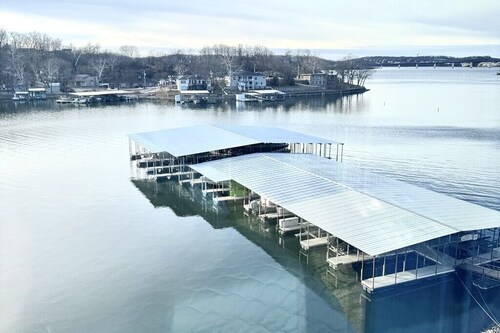  Lakefront Summer Kickoff Private Deck with Fireplace Sleeps 6.