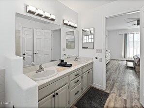 Doccia, sapone, carta igienica