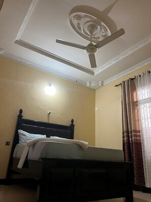 Quarto econômico, acessível para pessoas com deficiência física, serviço de arrumação | Wi-Fi de cortesia