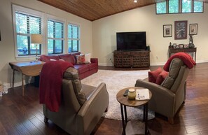 Living area - Asheville Mountain Get-Away. (Fletcher)