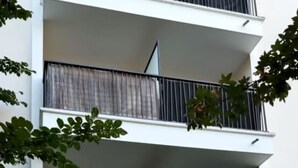 A multi-story building with balconies, a gate, and a sign indicating unit number 6-10. - Private room - Garden & terrace (Noisy-le-Sec)