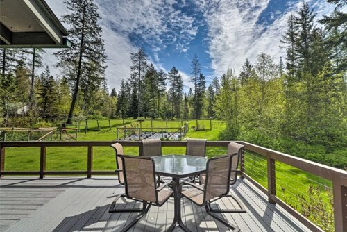 Secluded Forest Retreat – Hot Tub & Near Glacier