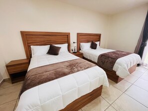 Deluxe Double Room | Desk, laptop workspace, free WiFi