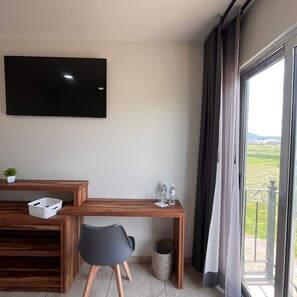 Deluxe Double or Twin Room, 1 King Bed