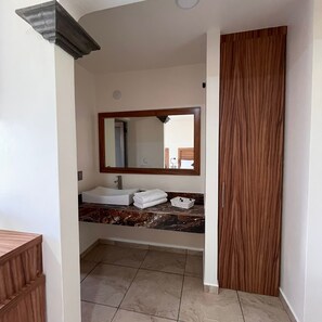 Deluxe Double Room | Desk, laptop workspace, free WiFi