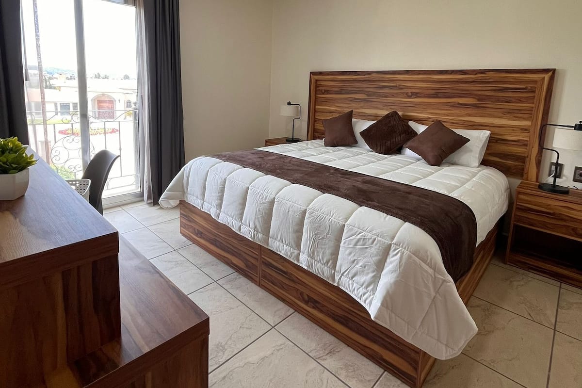 Deluxe Double or Twin Room, 1 King Bed