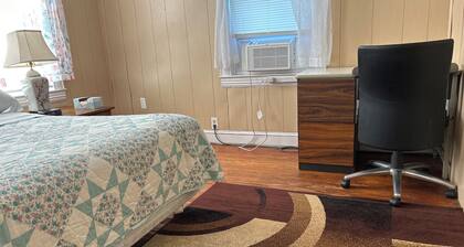 Family friendly Tranquil apartment with AC in vibrant Baltimore.
