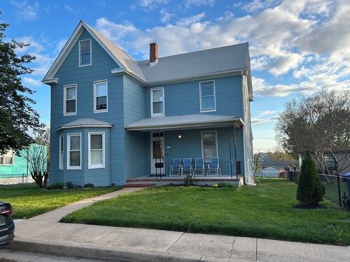 Family friendly Tranquil apartment with AC in vibrant Baltimore.