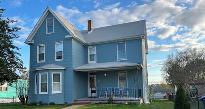 Family friendly Tranquil apartment with AC in vibrant Baltimore.