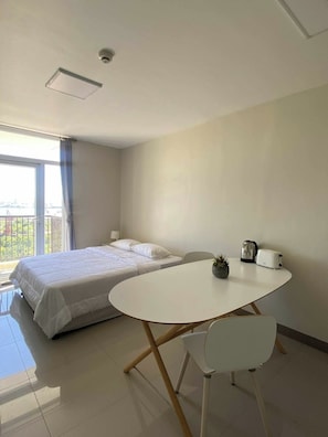 Chambre Double, vue ville | Bureau, Wi-Fi gratuit