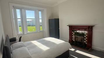 5 bedrooms, iron/ironing board, free WiFi, bed sheets
