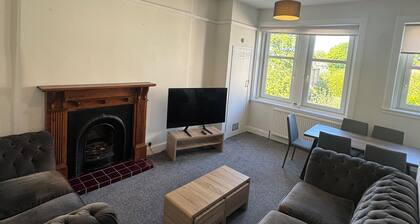 Edinburgh Duplex Sleeps 11.