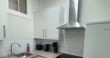 Edinburgh Duplex Sleeps 11.