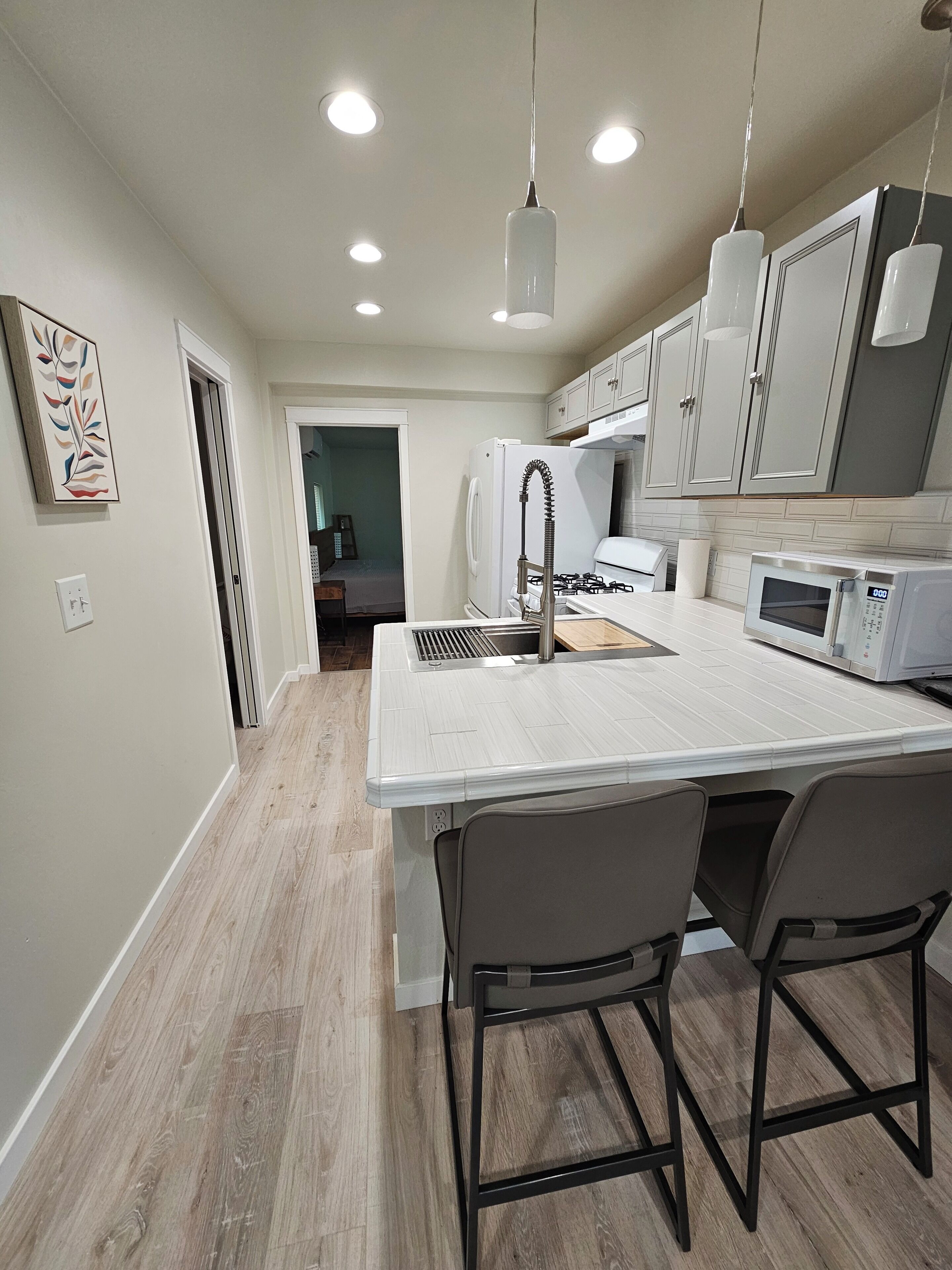 Kühlschrank, Mikrowelle, Ofen, Herdplatte