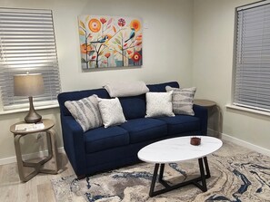 TV - Charming 1-bedroom house in Stillwater  (Stillwater)