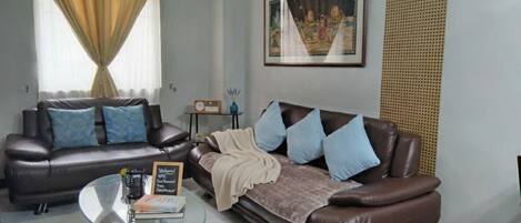 Quarto casal, vista para a cidade | Área de estar