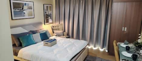 Double Room, City View | Desk, free WiFi