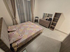 2 makuuhuonetta, silitysrauta/-lauta, ilmainen Wi-Fi, vuodevaatteet