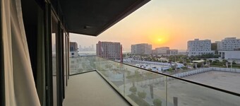 Spacious 2BR Apartment w/ Balcony near NYU & Saadiyat Beach - gym and pool