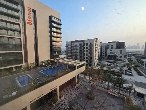 Exterior - Spacious 2BR Apartment w/ Balcony near NYU & Saadiyat Beach - gym and pool (Abu Dhabi)