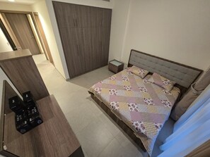 2 bedrooms, iron/ironing board, free WiFi, bed sheets