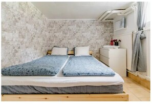 Iron/ironing board, WiFi, bed sheets