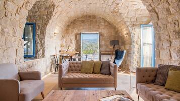 Ferienhaus, 3 Schlafzimmer, Küche, Bergblick | Wohnzimmer | 43-Zoll-Smart-TV mit Kabelempfang, Streaming-Dienste