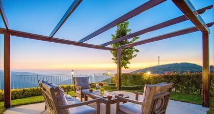 Red Oak House With Garden & Terrace in Assia, Batroun