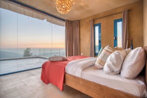 House, 3 Bedrooms, Kitchen, Mountain View | Blackout drapes, iron/ironing board, free WiFi